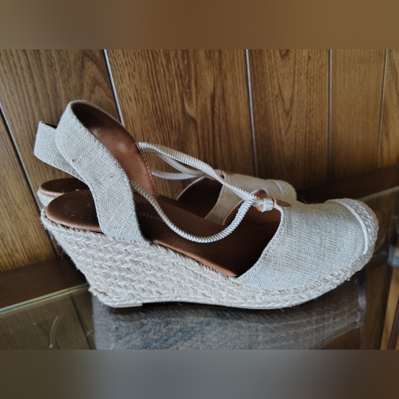 CityClassified Wedge Sandals size 8.5 - Picture 5 of 7